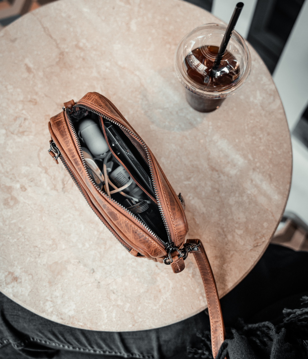 Belluvi Pouch Bag mit Schulterriemen Grau